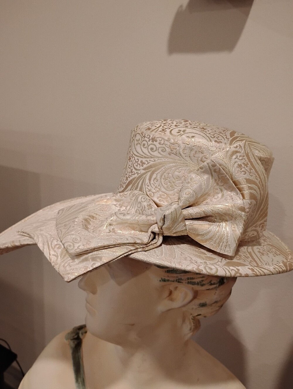 Elegant Cream Jacquard Wide-Brim Hat with Decorative Bow
